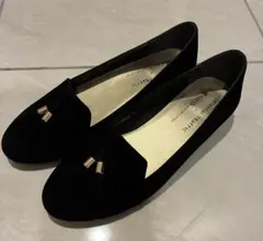 ブラックタッセル付きフラットシューズ