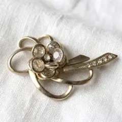 vintage ／ゴールドトーン ラインストーン ブローチ フラワーモチーフ