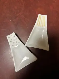 富士山型の白い陶器製箸置き 2個セット