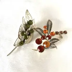 ブローチ　クリスタル系ビンテージブローチ　リーフブローチ　２点セット