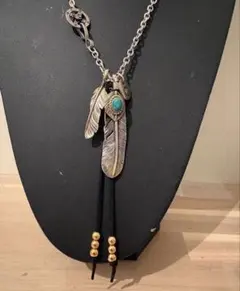 金爪小金コンビフェザーネックレス - メルカリ