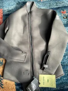 ウェットスーツ ４mm グレー　新品未使用　上のみ