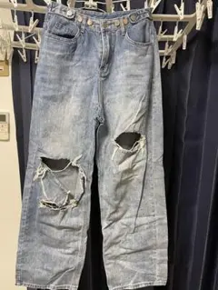 ダメージ加工ライトブルーデニム