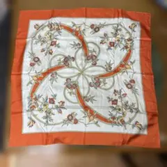 オレンジと白の花柄シルクスカーフ
