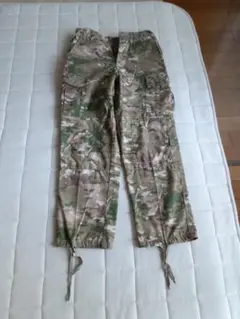 迷彩カーゴパンツ　サバイバルパンツ　迷彩戦闘服