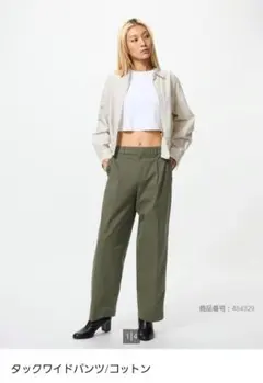 ユニクロ タックワイドパンツ/コットン オリーブ　Mサイズのサムネイル