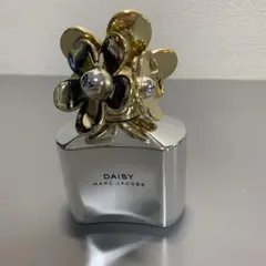 新品未開封 マーク ジェイコブス デイジー シルバー エディション 100ml マーク ジェイコブス デイジー シルバーエディション 100ml ほぼ未使用