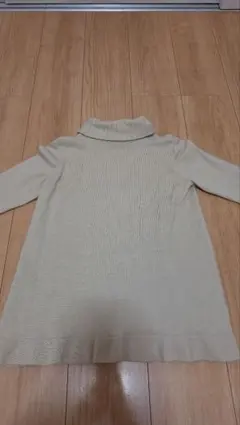 ベージュ タートルネックニット 長袖