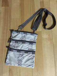 LeSportsac 刺繍ショルダーバッグ
