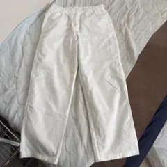 ホワイト イージーパンツ ワイドシルエットのサムネイル