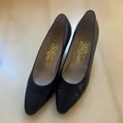 Ferragamo 黒 レザーパンプス 中ヒール