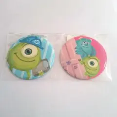 モンスターズインク　缶バッジ　ディズニーストア　サリー　マイク　ピクサー