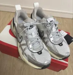 土日限定値下★Nike V2K Runner ホワイト/シルバー　26cm