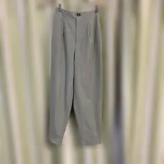 グレー プリーツ入り カジュアルパンツ