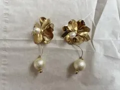 ウェディング　花モチーフ ゴールドピアス