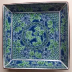 ☆【有田焼】三洋陶器/龍峰窯「竹斎作」 ぶどう柄青と緑の葉模様 四角形の大皿。