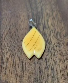 ペンダントトップ　天然素材　ハンドメード　希少品