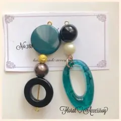 788.グリーン×ブラック　ピアス