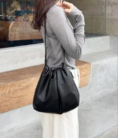 未使用品 LE MORE ワンハンドルギャザーショルダーバッグ