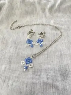 ハンドメイド イヤリングとネックレスセット