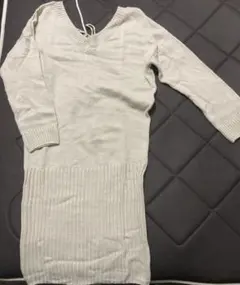 セシルマクビー CECIL　ロング丈　ニット　セーター　ベージュ　Vネック