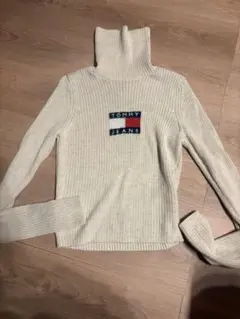 TOMMY JEANS アイボリー タートルネックセーター