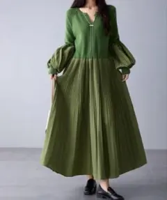 ワンピース　ミモレ丈　ぽわん袖　ランタンスリーブ　Vネック　高見え　華やか　無地