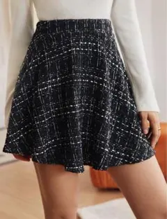 黒と白のツイード風フレアスカート
