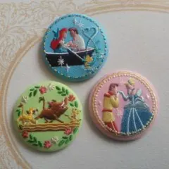 ディズニーキャラクター 刺繍缶バッジ (3個セット)