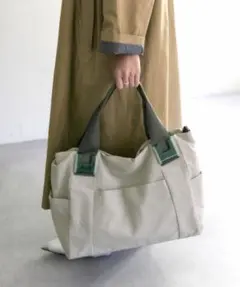 イアパピヨネ 《大容量/撥水》ショルダー付き樹脂パーツトートバッグ アイボリーL