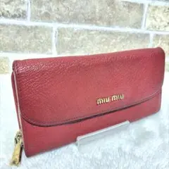 miu miu ミュウミュウ 長財布 レザー 赤 ゴールドロゴ　ラウンドジップのサムネイル