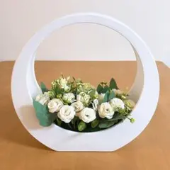 ホワイトローズの円形造花アレンジメント