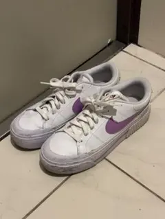 Nike ホワイト/パープル スニーカー