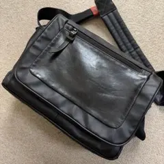 ARTISAN＆ARTIST 牛革カメラバッグ