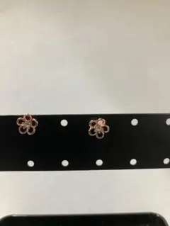 ローズゴールド 花形ピアス