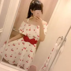 honey cinnamon オフショル　ブラック　チェリー　ワンピース