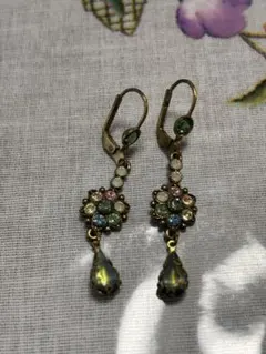 ミハエルネグリン　花モチーフ ドロップピアス