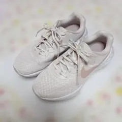ナイキ レボリューションピンク スニーカー