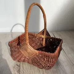 B-壁【ヴィンテージ】飴色 ラタン編み ミニバスケット（取っ手付き）