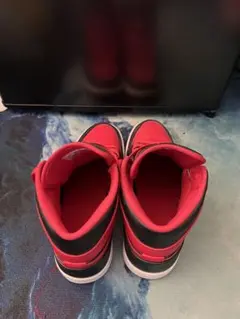 NIKE AIR JORDAN 1 MID レッド/ブラックのサムネイル