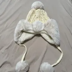 ポンポン付きニット帽　ビーニー