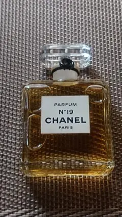 【未開封】CHANEL N°19 パルファム ボックス付き希少のサムネイル