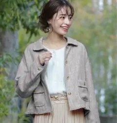 新品　ツイードジャケット　グレージュ　ゴールドボタン　襟付きジャケット　上品