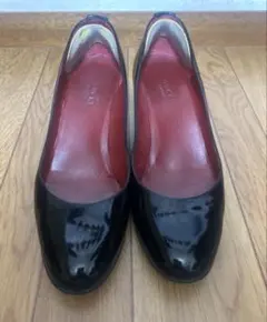 グッチエナメルパンプス