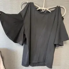 INGNI オフショルダー黒Tシャツ