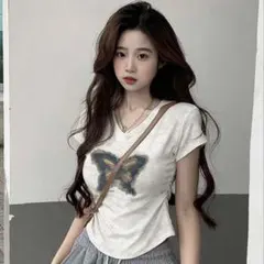 バタフライプリント Vネック 半袖Tシャツ