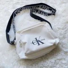 Calvin Klein Jeans ショルダーバッグ ホワイトのサムネイル