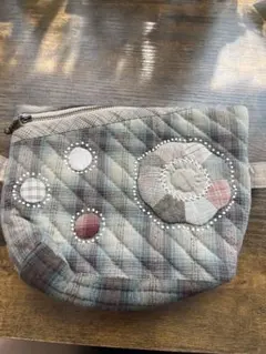 値下げ中‼︎パッチワーク　刺繍キルティングポーチ ハンドメイド　C