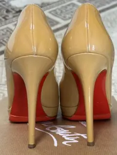Christian Louboutin ベージュ ハイヒール