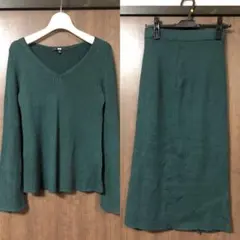 UNIQLO／Vネックニット トップス＆スカートセット